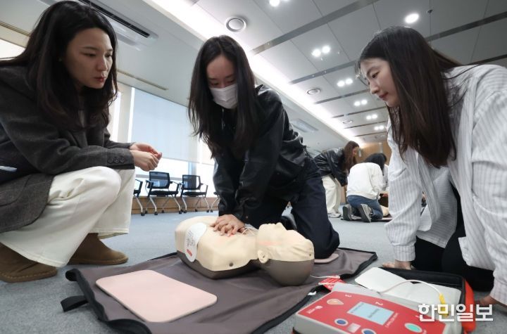 심폐소생술 교육 모습