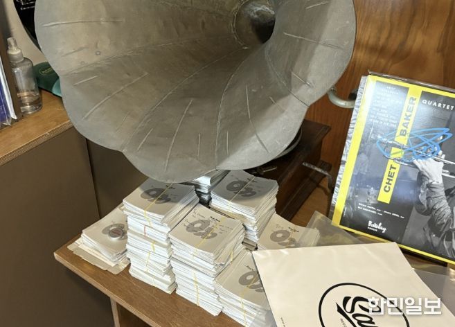 오픈 때부터 모은 신청곡 쪽지.