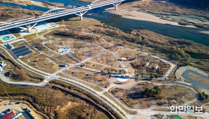 세종합강캠핑장 오토캠핑존 전경