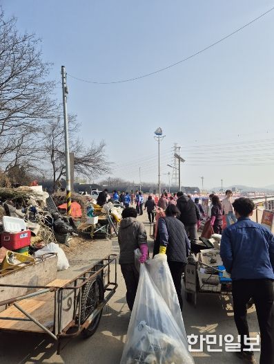 소래어촌계와 협력하여 봄맞이 소래포구 대청소