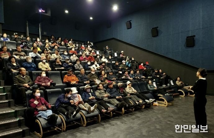 상주시노인종합복지관, 상주 롯데시네마에서 상반기 '문화가 있는 날' 영화관람 진행