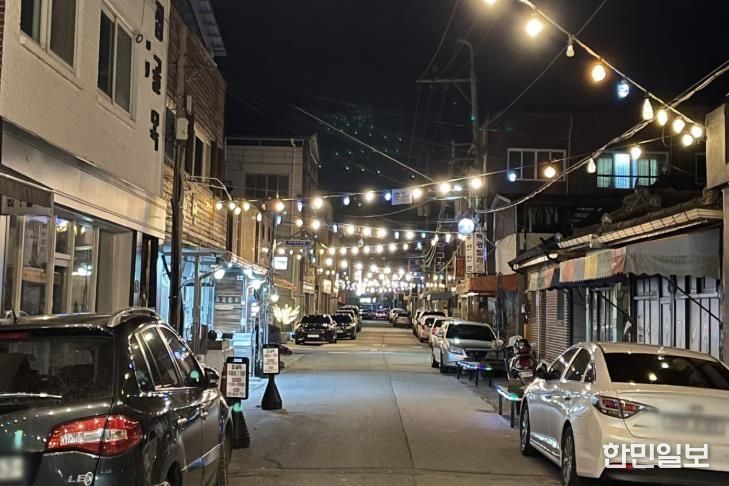 학사골목 사진(야경)