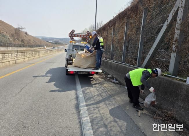 영광군, 봄철 도로변 환경정비 실시... 쾌적하고 안전한 도로환경 조성