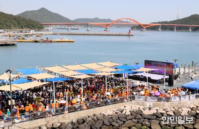 2025년 개장한 마량놀토수산시장의 모습