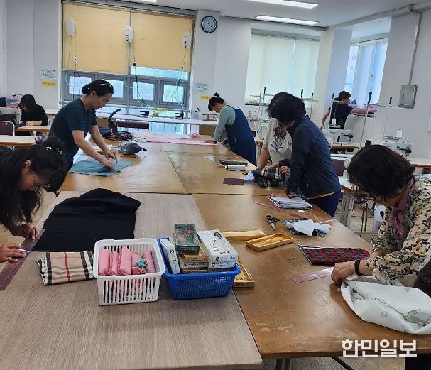 영주시는 4월6일부터 10일까지 2026년 행복학습센터 수강생을 모집한다(수강생들 교육모습)