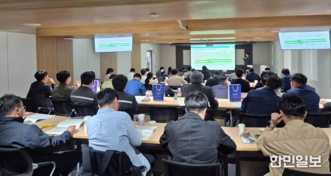 경주시는 3일 동국대학교 WISE캠퍼스에서 지역 기업 인사노무 담당자들을 대상으로 노동법 교육을 실시했다