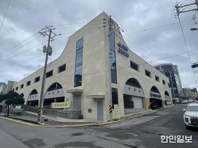 여수시가 오는 8일부터 관내 유료 공영주차장을 대상으로 ‘차량 5부제’를 민간 부문까지 확대 시행한다.