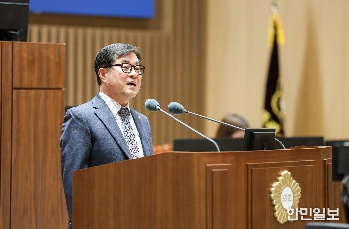 이재형 수원특례시의회 의원이 8일 제400회 임시회 제2차 본회의에서 5분 자유발언을 하고 있다.
