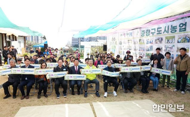 시농제에 참석한 류경기 중랑구청장과 관계자들의 모습