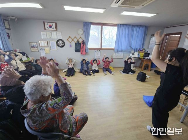 연천군 청산면 주민자치위원회, ‘찾아가는 어르신 웃음 체조 교실’ 본격 운영
