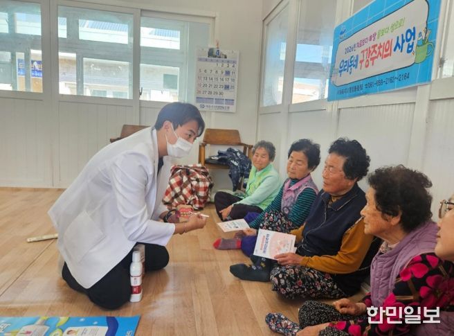 여수시는 지난 7일 남면 연도리에 거주하는 어르신 80여 명을 대상으로 ‘치료보다 예방, 뭍보다 섬으로!’ 「우리동네 구강주치의」 사업을 추진했다.