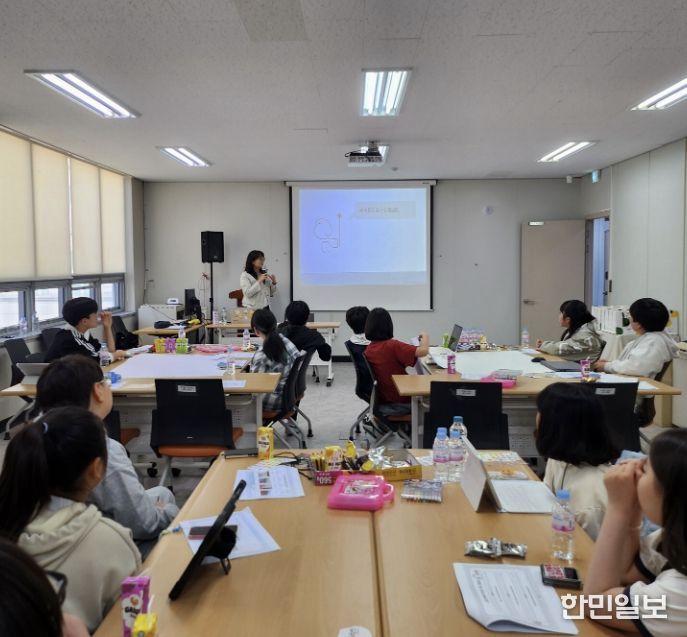 '제1차 아동참여위원회 정기회의'가 11일 드림스타트 프로그램실에서 진행되고 있다.