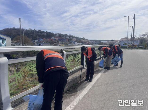 홍성군 갈산면 의용소방대, 봄맞이 환경정화 구슬땀