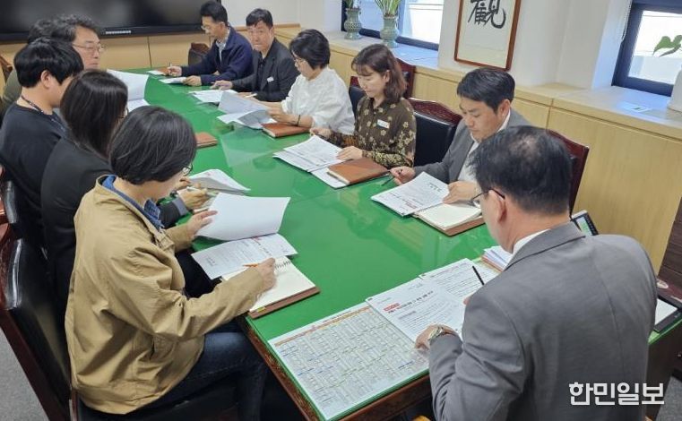 충남 계룡시는 13일 부시장 주재로 비상경제대응 TF운영회의를 개최했다.