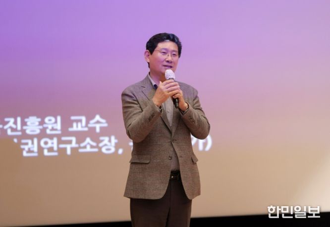 14일 시청 에이스홀에서 이상일 시장이 교육에 앞서 인사말을 하고 있다