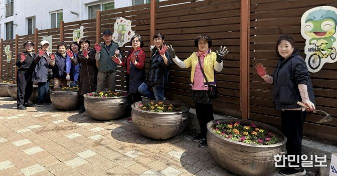 수원시 영통구 매탄1동, 주민과 함께하는 초화 식재 실시