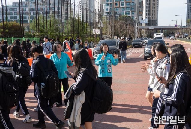 안산 해솔초 등굣길 교통안전지도 참여