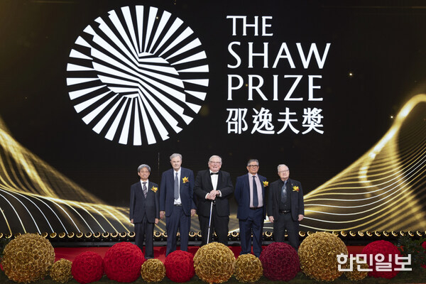 (From left to right) Professor Kenji Fukaya, Professor Wolfgang Baumeister, Professor Reinhard Genzel, Professor George Efstathiou and Professor John Richard Bond at the Shaw Prize Award Presentation Ceremony 2025.