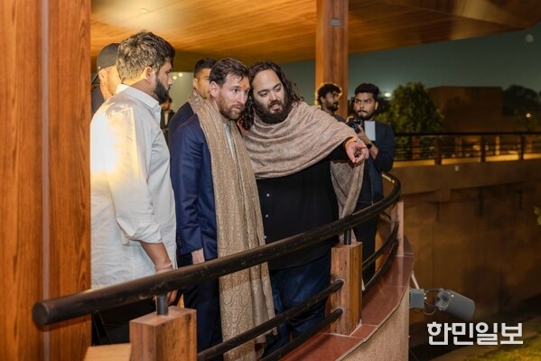 Messi experiences Vantara with Anant Ambani